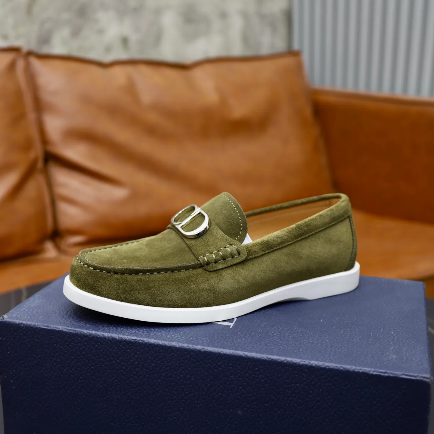 Ex-factory price: 560🙅‍♂️🙅‍♂️🙅‍♂️ Brand: Dior DIOR Standard code: Men's code 38/44 (45 can be customized) Grade: Same as the official website Material: Original cowhide stitching, cowhide lining, original TPU wear-resistant soft outsole Style categories: Leisure and sports version, footwear for driving, young fashion, European and American trends, British style Color: actual picture color